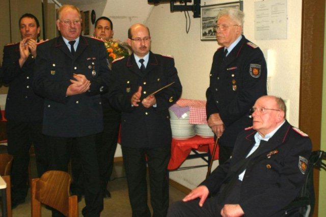 2012-02-11 -19- JHV FF BLtbg Ehrung R. Mueller (1)